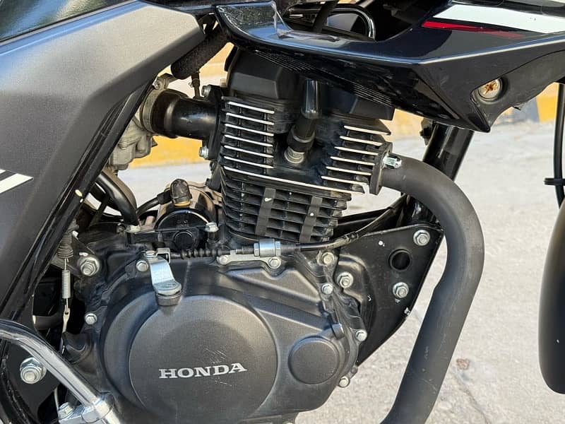 Honda CB 150F 3