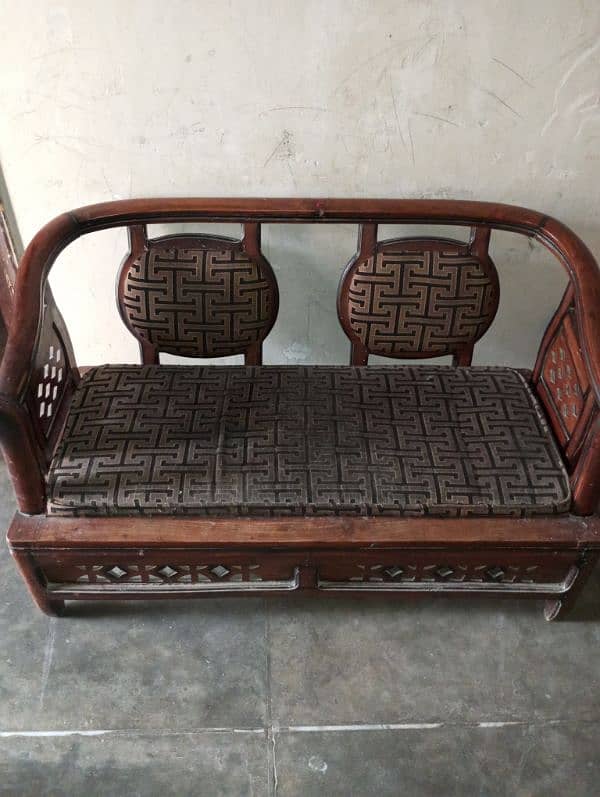 beautiful sofa good condition 4 seater 1