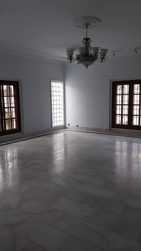 1000 Yards Bungalow Available For Rent Near Shahrah-E-Faisal For Commercial Use. 2