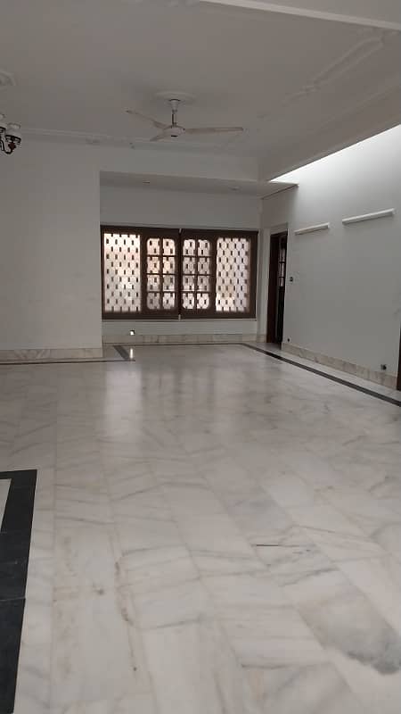 1000 Yards Bungalow Available For Rent Near Shahrah-E-Faisal For Commercial Use. 6