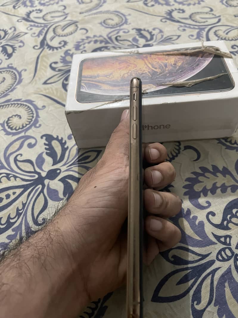 Iphone XS Max 64 GB Non PTA 1