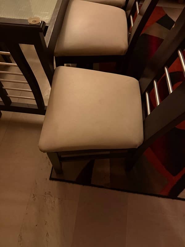 dining table 6 chair in gud condition 1