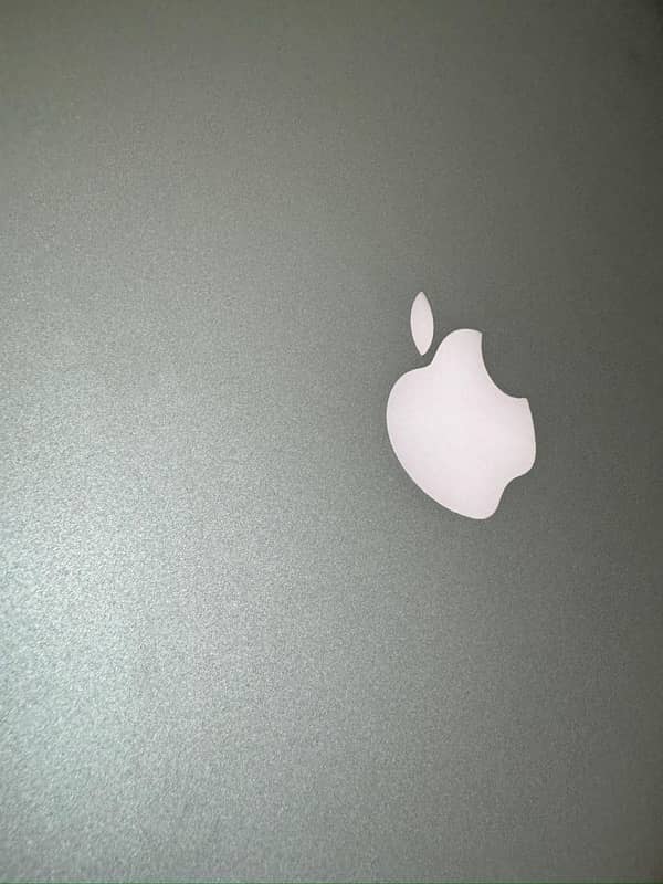 Macbook pro 2015 condition brand new 03194701025 0