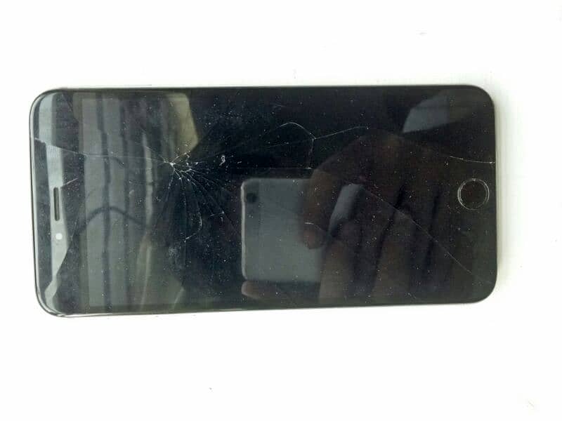 IPhone 6+ broken screen 0