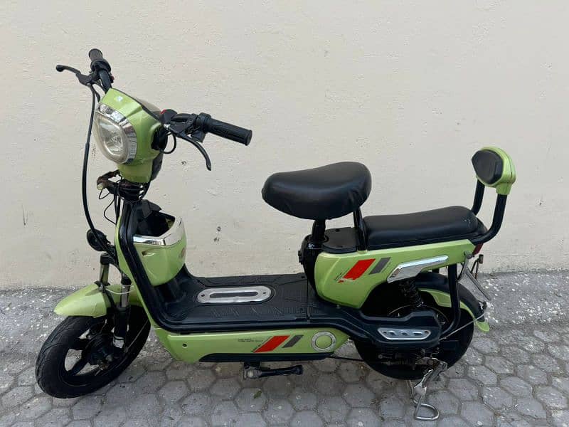 electric scooty 49cc for sale my call watsaap 032291/40/726 0