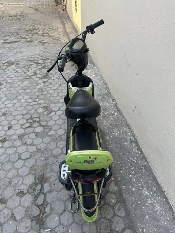 electric scooty 49cc for sale my call watsaap 032291/40/726 1