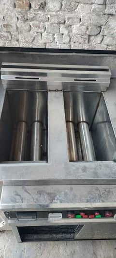 fast food counter with 2 fryer