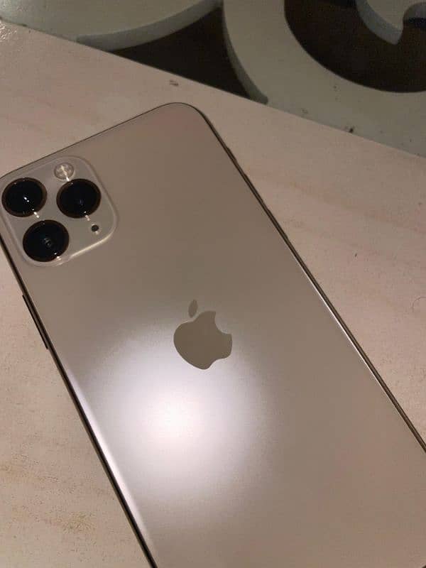 IPHONE 11 PRO 1