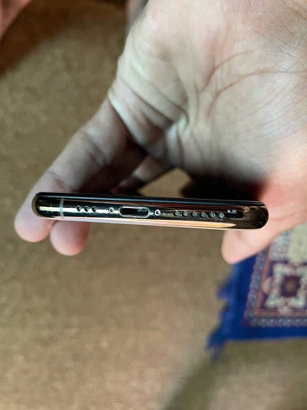 Iphone xs Gold Non PTA 1