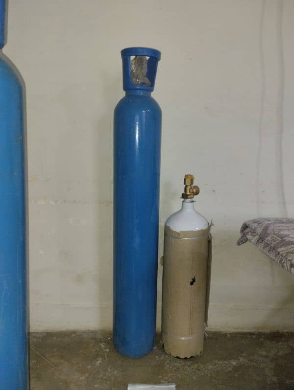 Oxygen cylinders 6