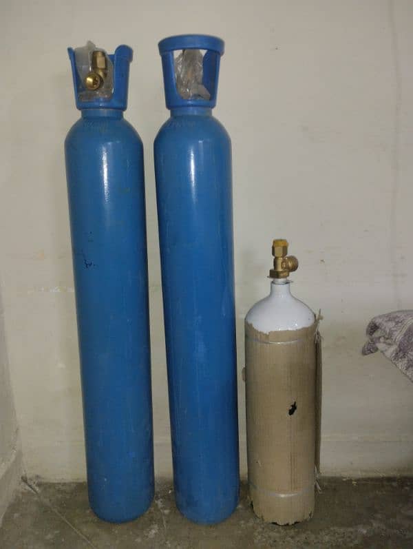 Oxygen cylinders 7