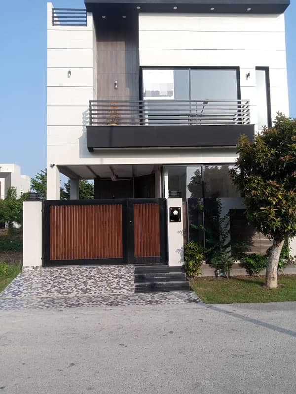 5 Marla Luxury House Available For sale In DHA 9 Town Lahore 0