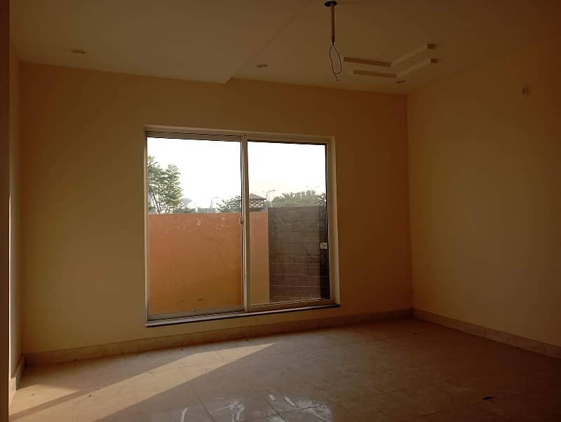 5 Marla Commercial floor for Rent hot location bahria 7