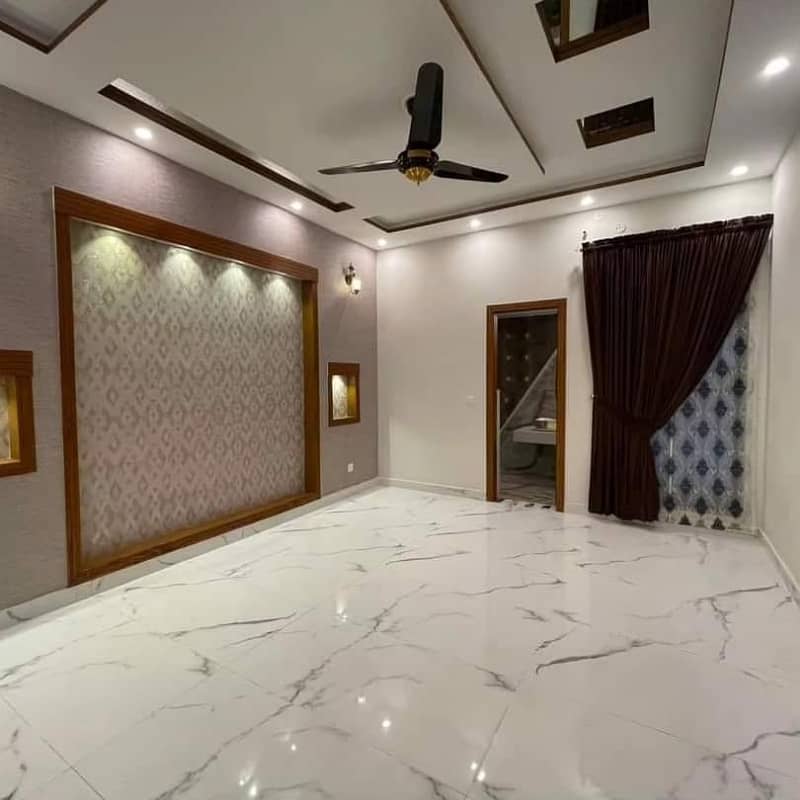 5 Marla Commercial floor for Rent hot location bahria 10