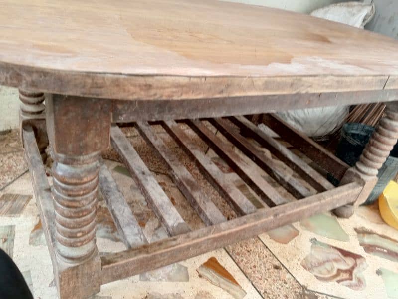 Table wooden in good condition 1