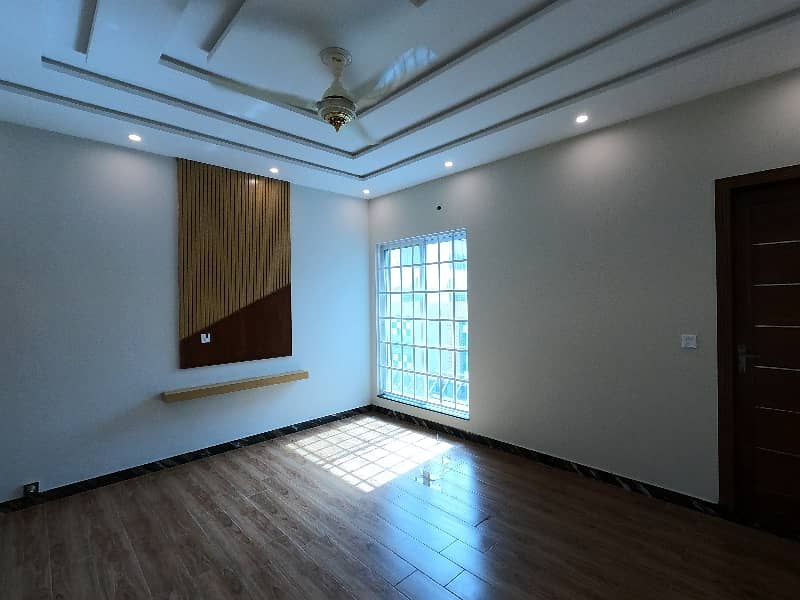 Prime Location House For Sale In Beautiful Nespak Housing Society Phase 3 - Block A 18