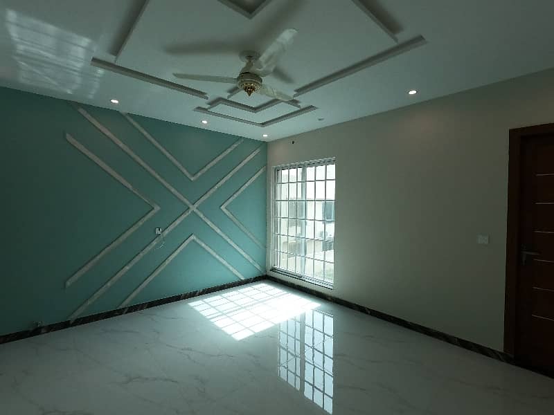 Prime Location House For Sale In Beautiful Nespak Housing Society Phase 3 - Block A 39