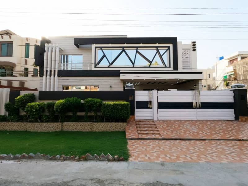 Buy A Centrally Located Prime Location 1 Kanal House In Wapda Town Phase 1 - Block E1 0