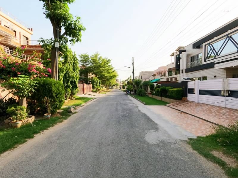 Buy A Centrally Located Prime Location 1 Kanal House In Wapda Town Phase 1 - Block E1 2