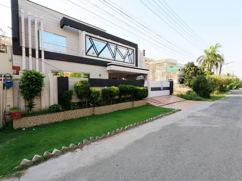 Buy A Centrally Located Prime Location 1 Kanal House In Wapda Town Phase 1 - Block E1 3