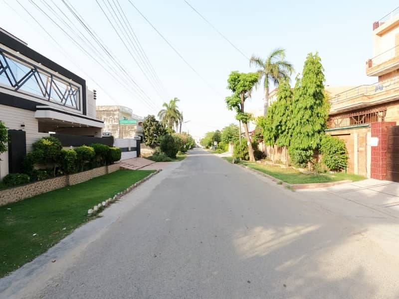 Buy A Centrally Located Prime Location 1 Kanal House In Wapda Town Phase 1 - Block E1 4