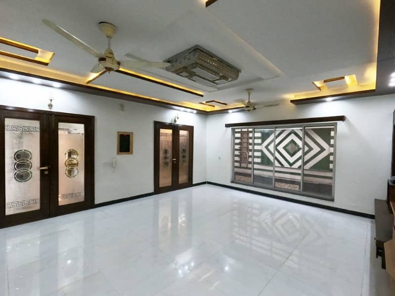 Buy A Centrally Located Prime Location 1 Kanal House In Wapda Town Phase 1 - Block E1 31