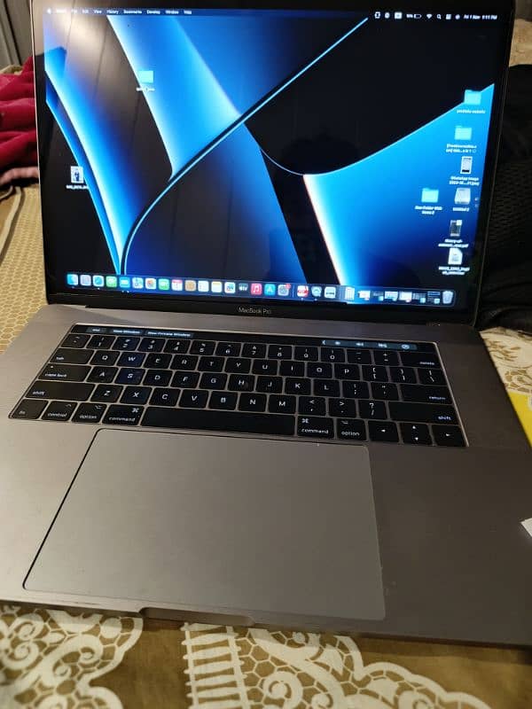 Macbook pro 2017 15.4 inch 2