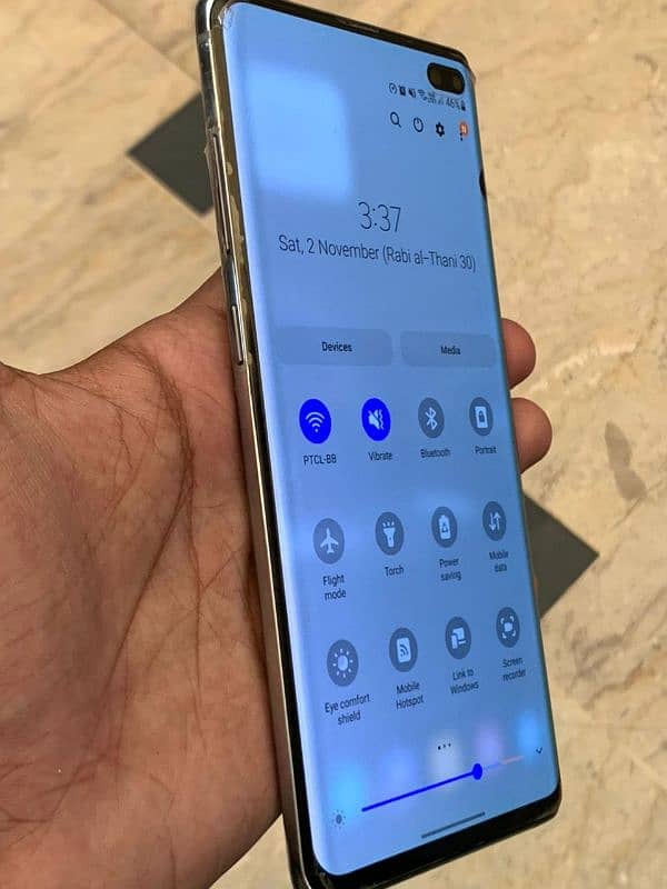 Samsung galaxy s10plus 5