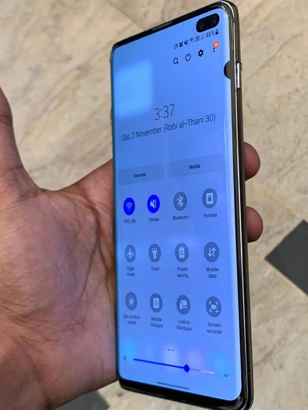 Samsung galaxy s10plus 6