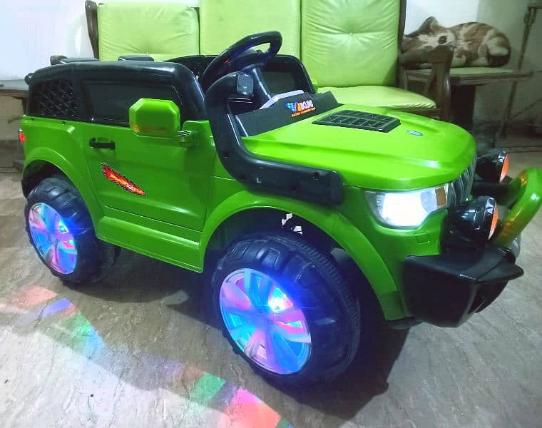 Jumbo size kids Land cruiser jeep car excellent condition 03008083780 7