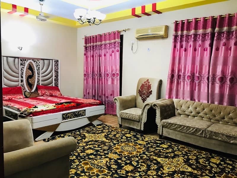 COUPLE ROOMS AVAILABLE GULSHAN JAUHOR SECURE 4