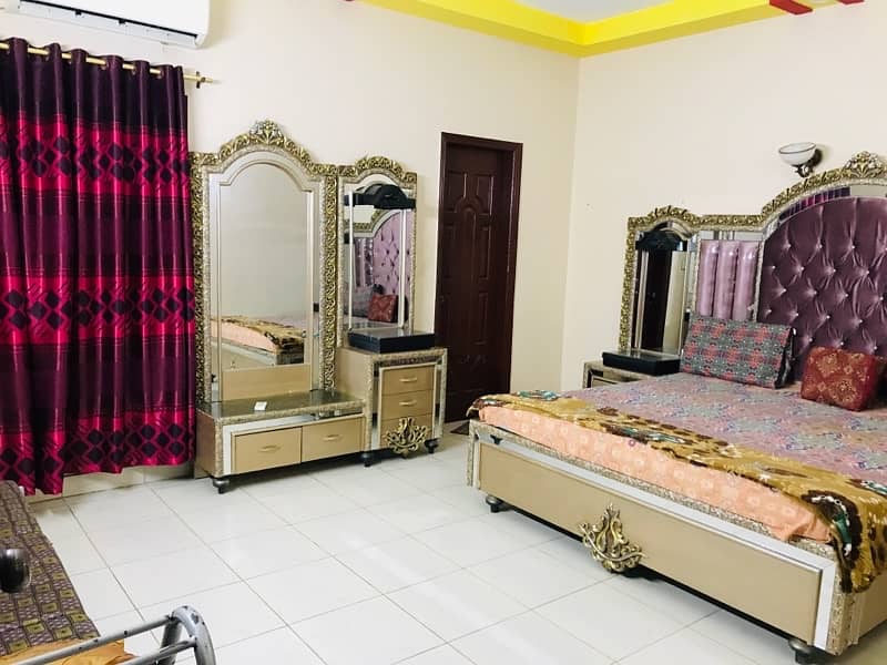 COUPLE ROOMS AVAILABLE GULSHAN JAUHOR SECURE 5