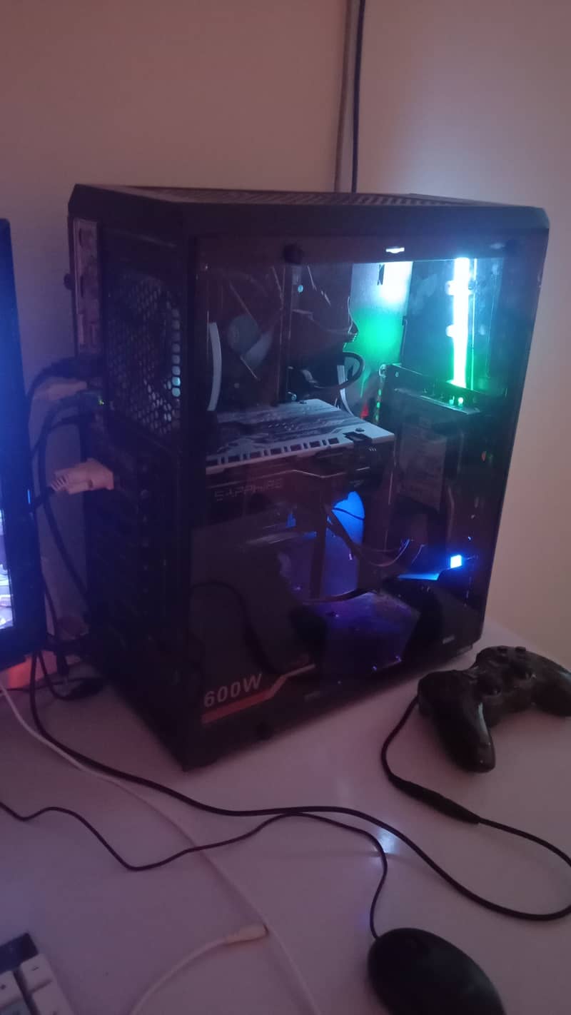 Gaming Desktop - Intel Core i5 6th Gen, RX 580 0