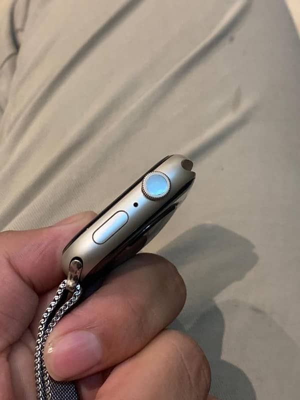 IPhone Apple Watch 7 series . 10/10 Condition .  Battery health 88 % 2