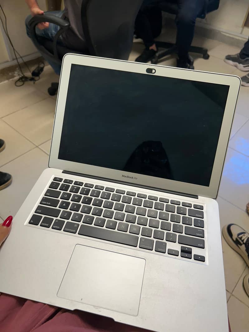 MacBook Air (13 inch, 2017) 0