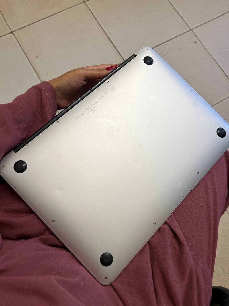 MacBook Air (13 inch, 2017) 2