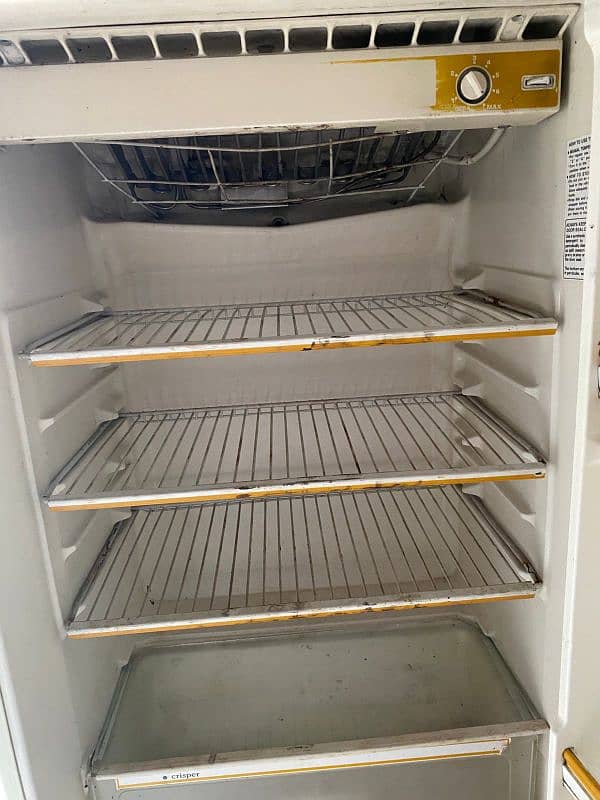 General full size refrigerator for sale. 2