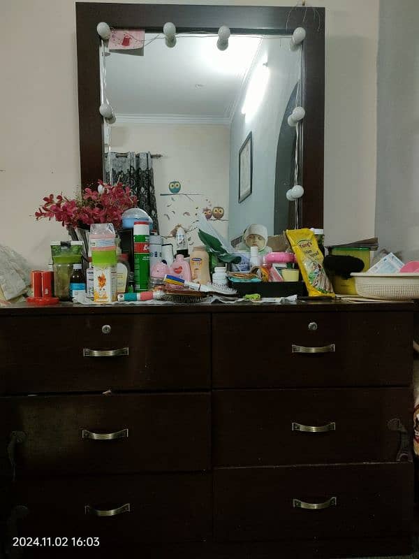 dressing table for sell 0