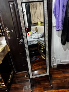 beautiful mirror with jewellery wardrobe . . condition 10/10