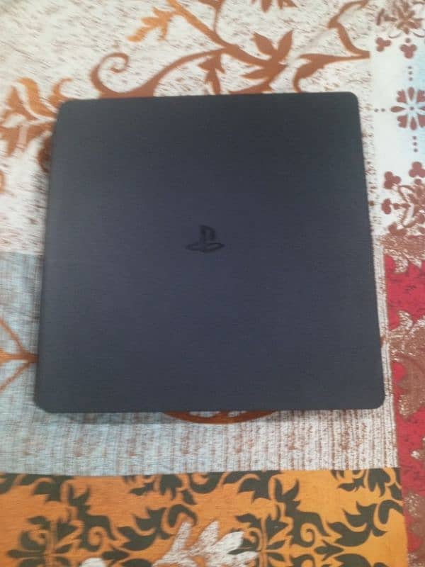 PS4 SLIM 1TB WITH BOX 10 DAYS USED 10 BY 10 1