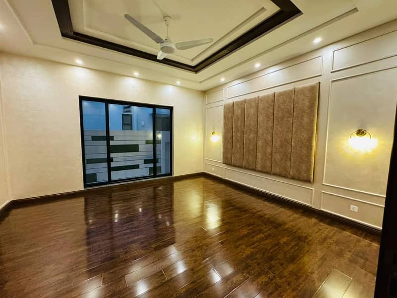 1 Kanal Upper Portion For Rent In Phase 5 At HOT Location 4