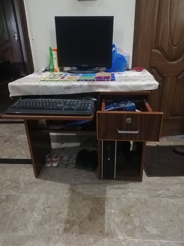 kampiutter table hai 0