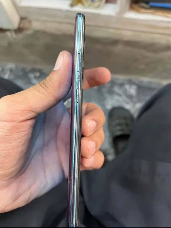 Oppo F17 Pro 8 GB 128 GB Contact Number, 0305,694,94,75 3