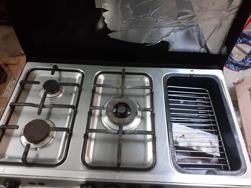 Cooking range for sale like new contion 3