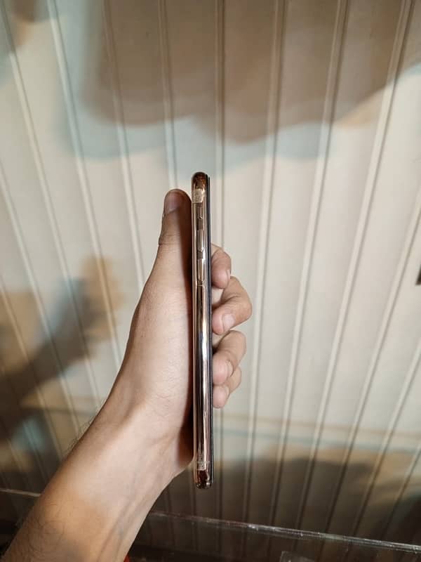 IPHONE XS 3