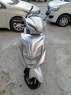 Ladies/gents Automatic Scooty for urgent sale