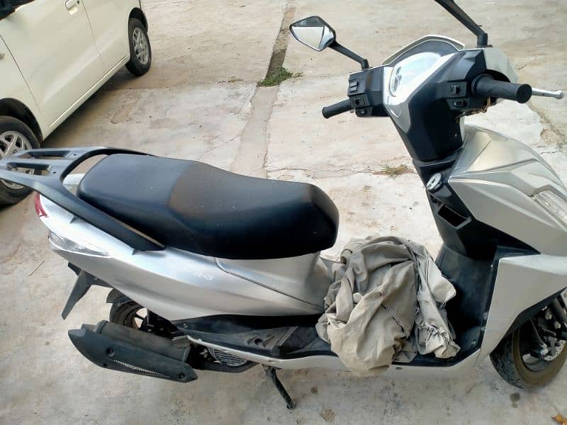 Ladies/gents Automatic Scooty for urgent sale 2