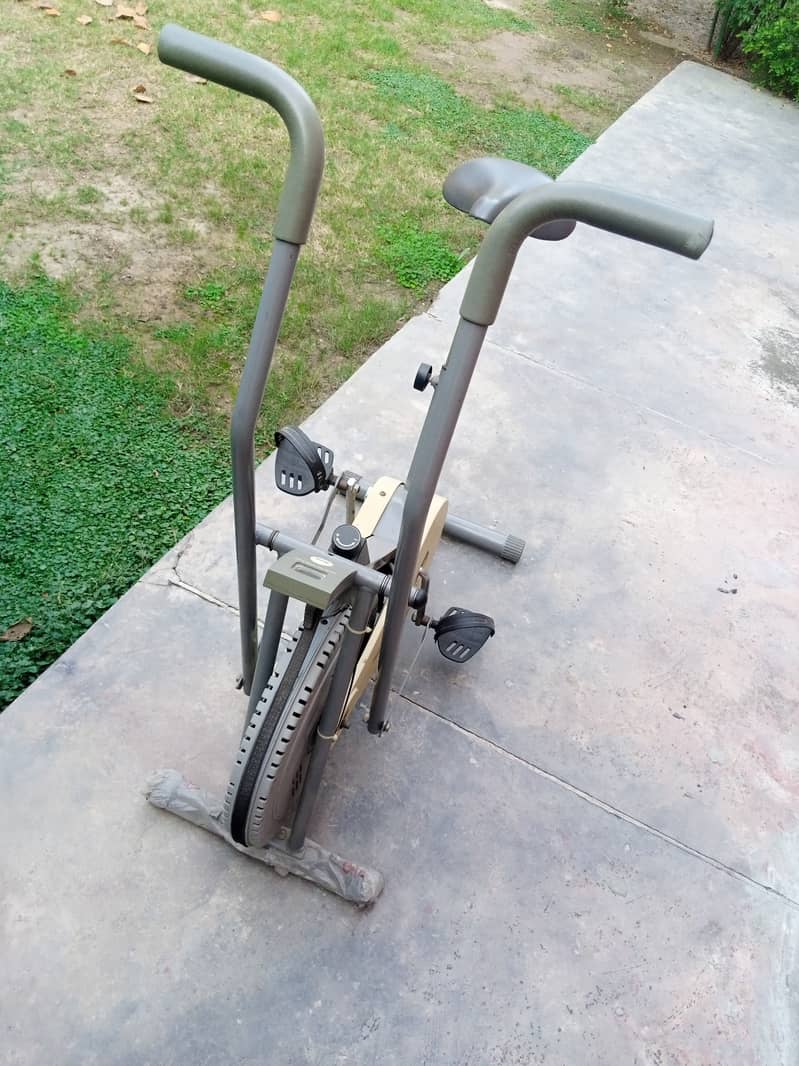 Exercise Cycle Machine in Mint Condition 3