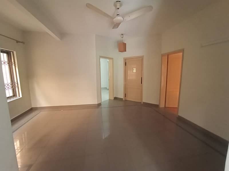 Good Location 10 Marla Beautiful House For Rent Z-Block DHA Phase 3 0