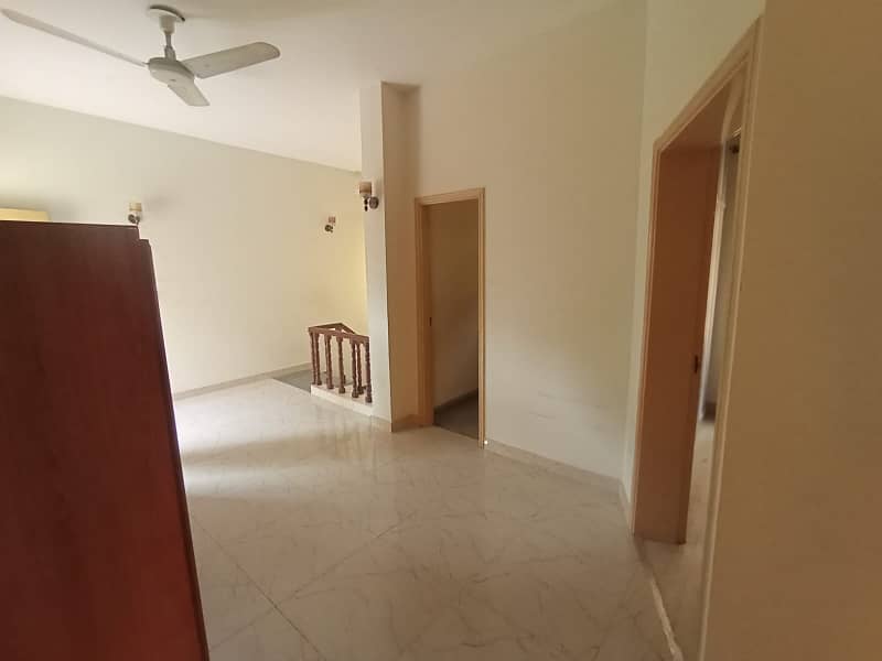 Good Location 10 Marla Beautiful House For Rent Z-Block DHA Phase 3 5